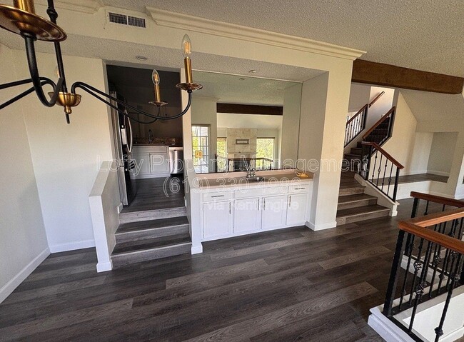 Building Photo - 4629 Villas Ct