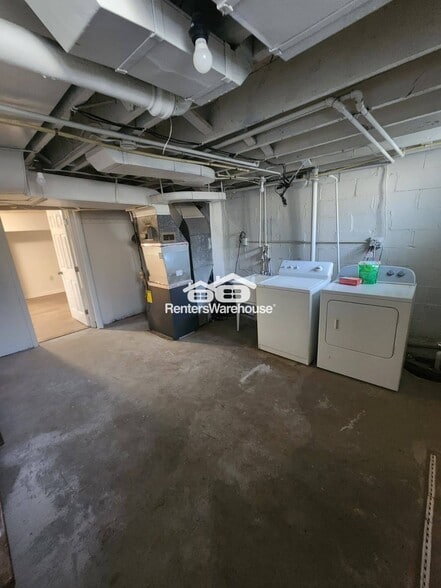 Building Photo - 3219 Taylor Ave