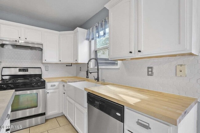 Building Photo - 653 Pete Payan Dr