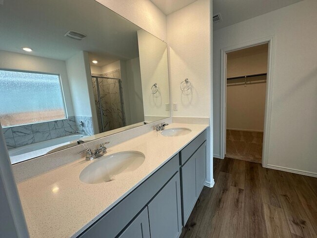 Building Photo - 346 Carmello