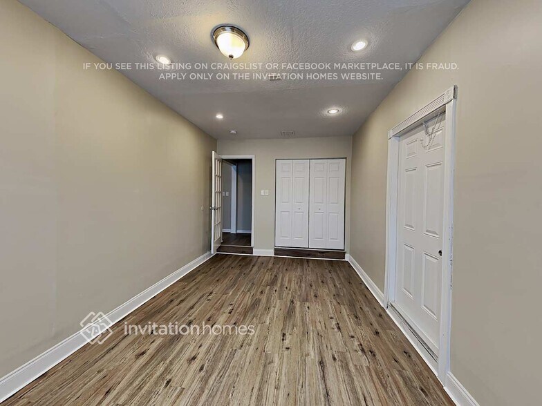Building Photo - 17035 SW 145th Ave