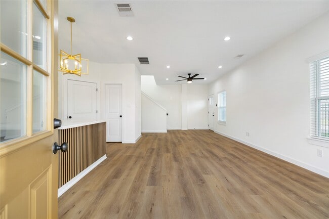 Building Photo - 6417 Eastland St