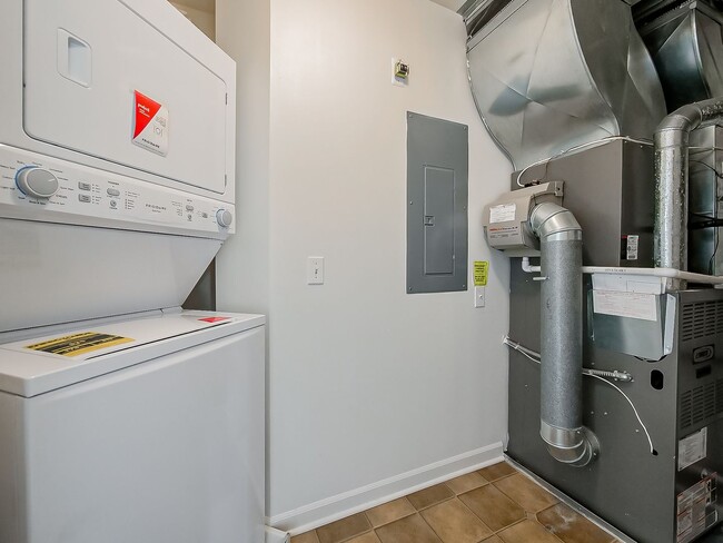 Building Photo - AVAILABLE NOW! Charming 2-Bed Home in the Heart of Wixom