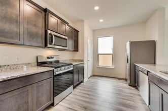 Building Photo - 833 Serena Dr