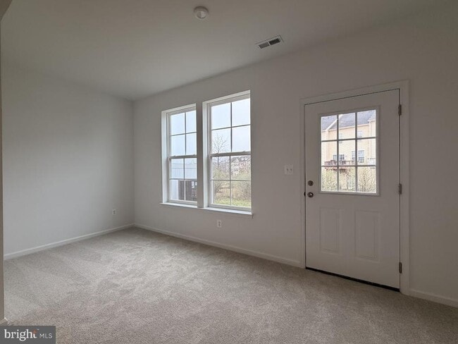 Building Photo - 453 Husky Trl