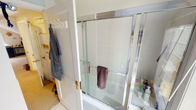 Building Photo - Adorable Plaza Midwood Bungalow For Rent