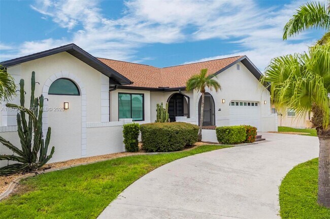 Building Photo - 105 Sinclair St SE