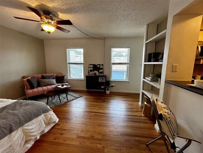 Primary Photo - 808 Winflo Dr
