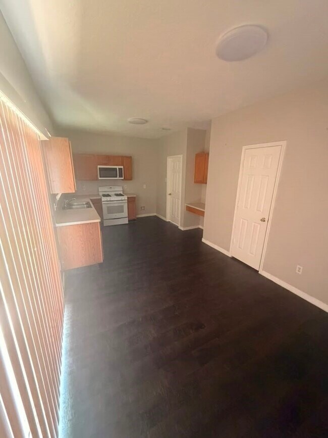 Building Photo - 22018 Willow Shadows Dr