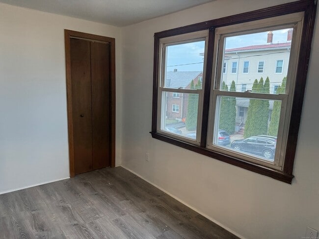 Building Photo - 69 Smith St