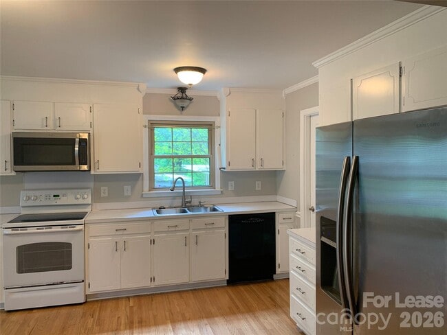 Building Photo - 1130 Cheddington Dr