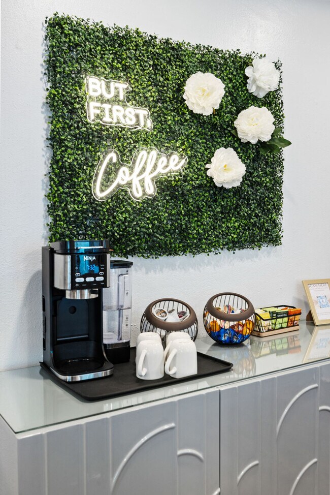 Building Photo - 8259 E Mulberry Ln