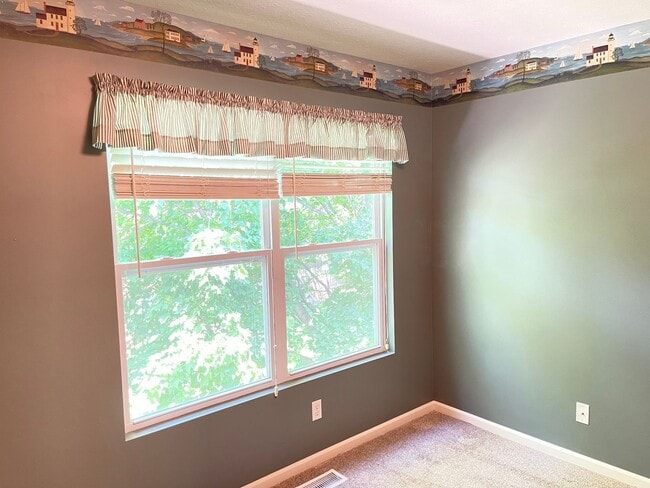 Building Photo - Beautiful 4 bed 2.5 bath 3000+sq ft