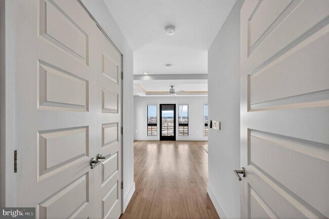 Building Photo - 911 S Oak St