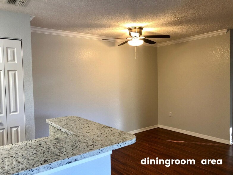 Building Photo - 4200 Summer Landing Dr