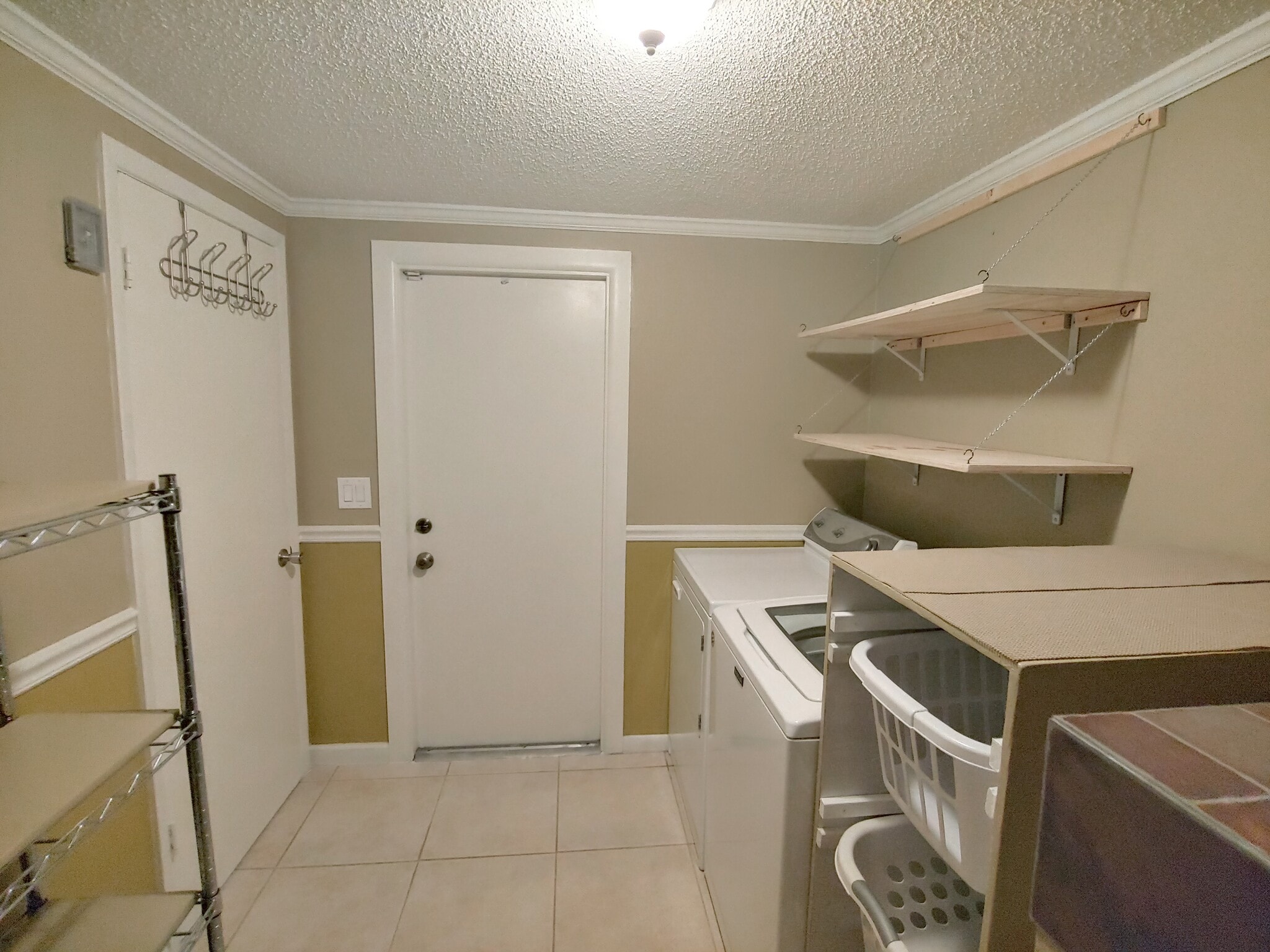 Building Photo - 2809 Cedaridge Dr