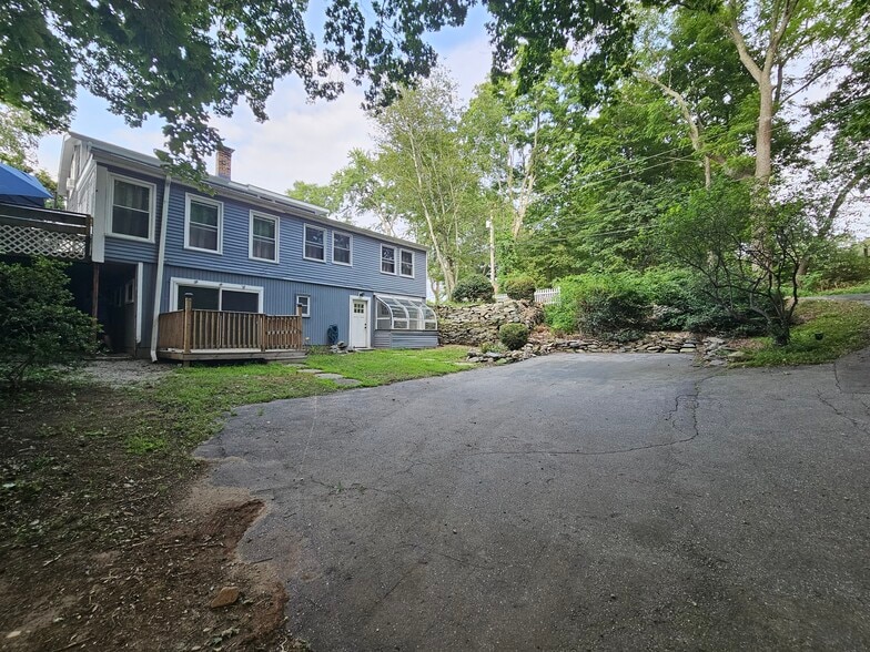 Building Photo - 6 Cider Mill Rd