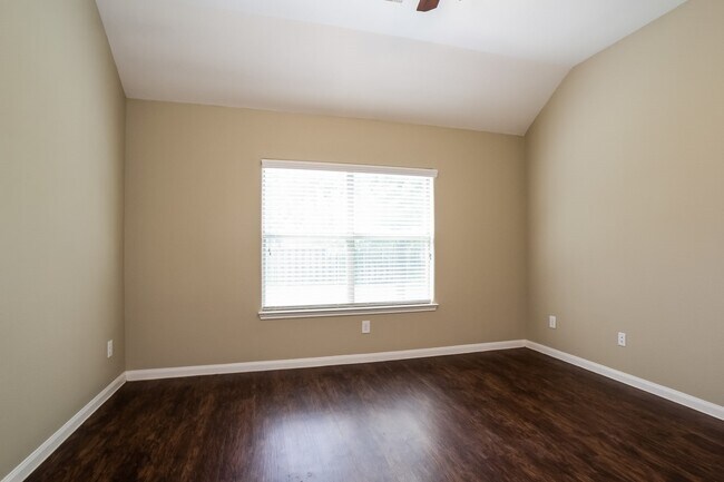 Building Photo - 13433 Raintree Dr