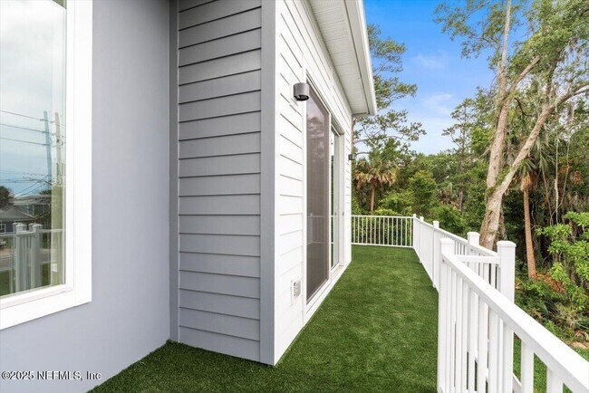 Building Photo - 5405 Heckscher Dr