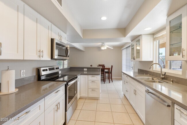 Building Photo - 9444 E Lawndale Pl