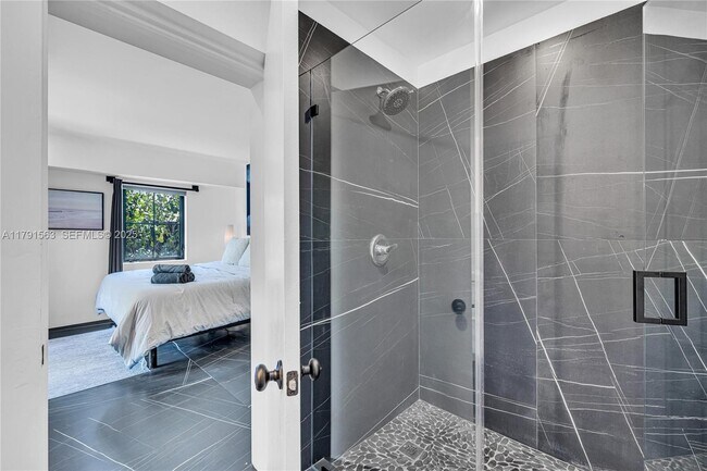 Building Photo - 560 NW 116th Terrace