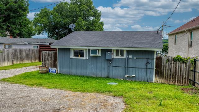Building Photo - 1028 W Lake Dr