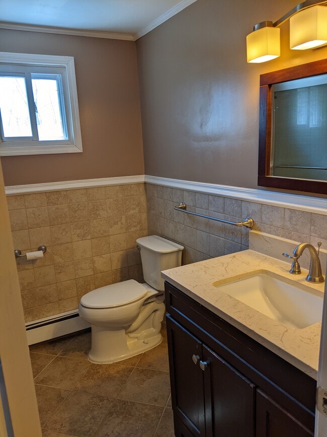 Building Photo - 907 Hooper Rd