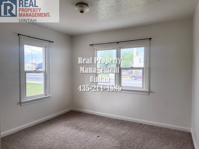 Building Photo - RENT AND DEPOSIT HAS BEEN REDUCED!! 4 bedr...