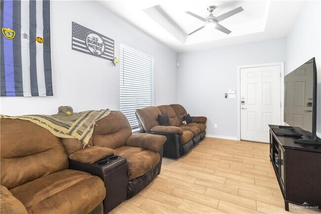 Building Photo - 17 S Colt Ln