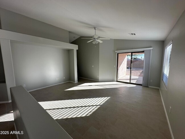 Building Photo - 1115 E Elm Rd