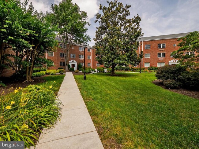 Primary Photo - 1608 W Abingdon Dr
