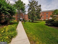 Building Photo - 1608 W Abingdon Dr