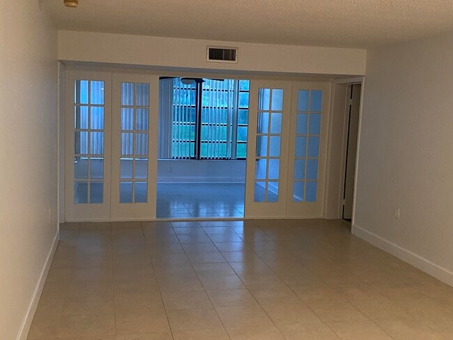 Building Photo - 3626 Whitehall Dr