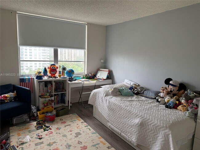 Building Photo - 2801 NE 183rd St