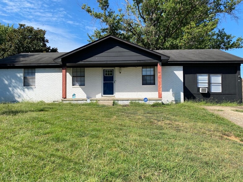 Primary Photo - 87 Hillshire Dr