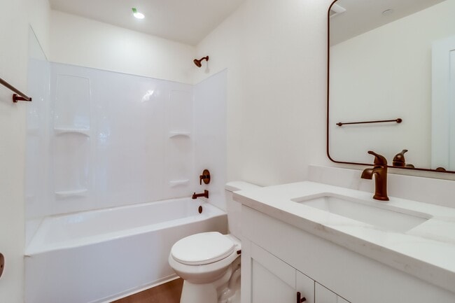 Building Photo - 3042-3044 J St