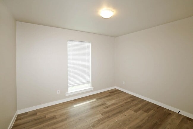 Building Photo - 5009 Stoney Fork St