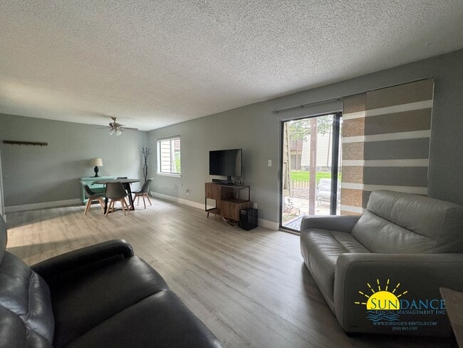 Building Photo - Waterfront 2 Bedroom Condo in Fountainhead!