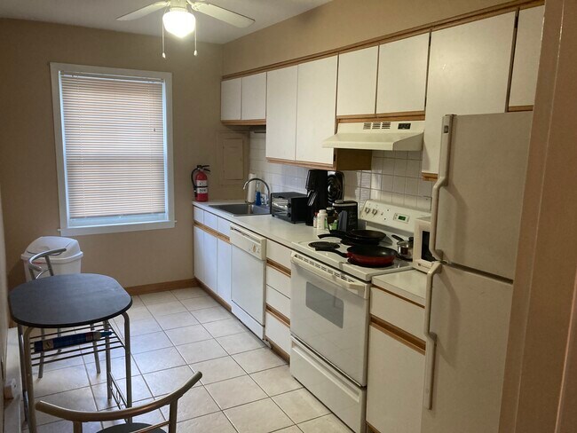 Building Photo - 132 Claremont Rd