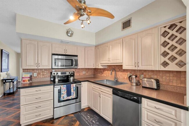 Building Photo - 2469 Franciscan Dr