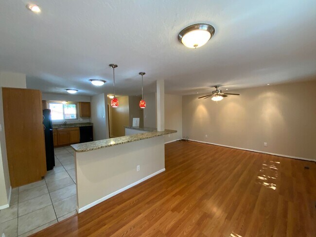 Building Photo - 3 Bedroom Single Story Home Near Juan Tabo...
