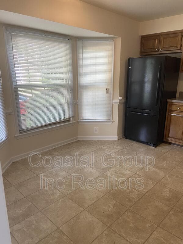 Building Photo - 1020 Colonial Meadows Way