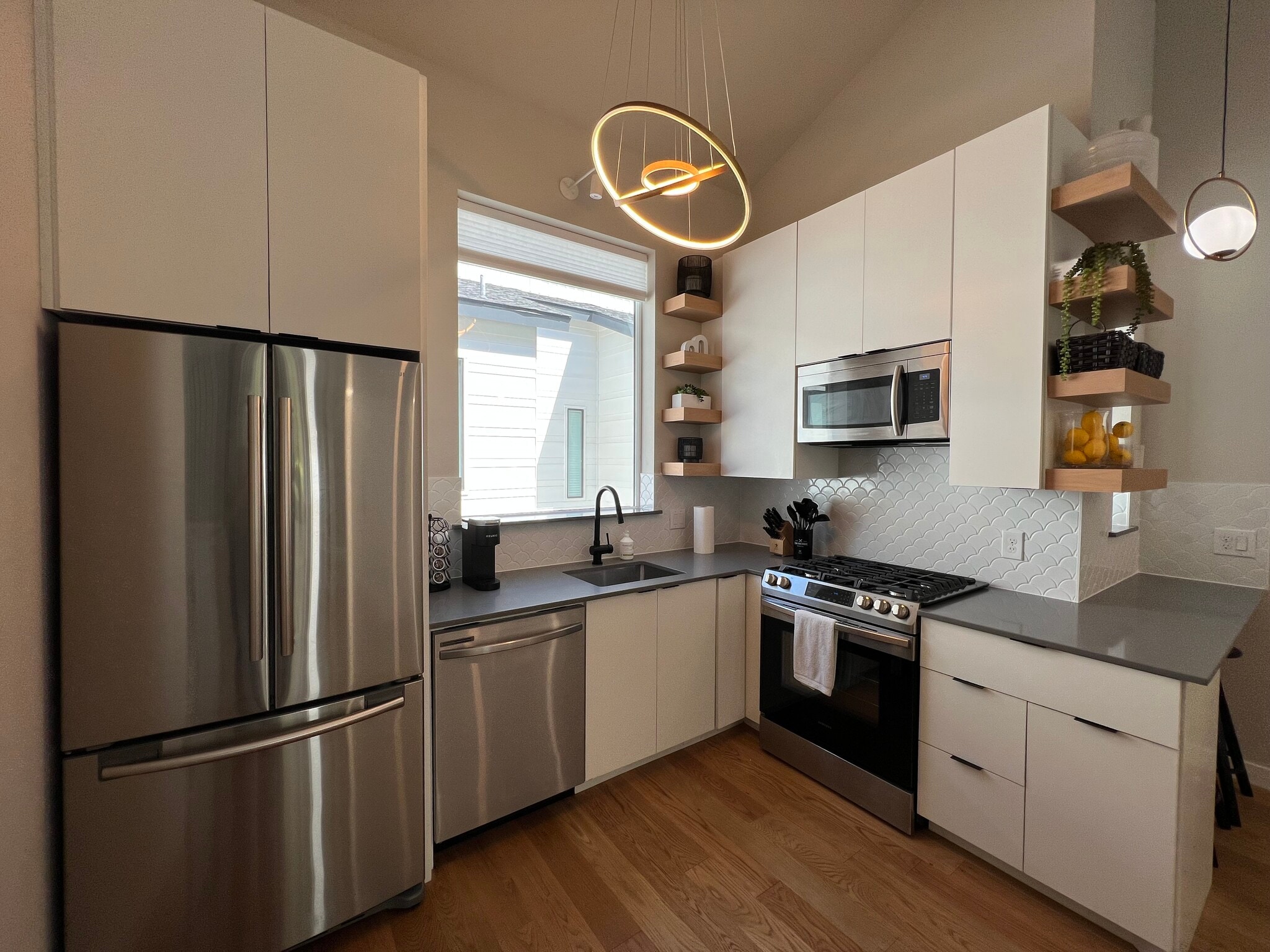 kitchen - 913 Duncan Ln