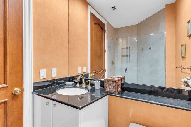 Building Photo - Step into luxury with this fully furnished PH offering stunning ocean and bay views. Located in t...