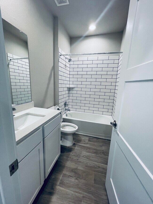 Building Photo - 14238 Wonder Lake Ln