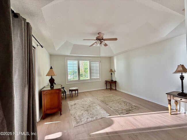 Building Photo - 2099 Winterbourne N