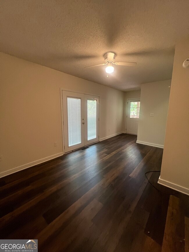 Building Photo - 265 Pine Valley Dr