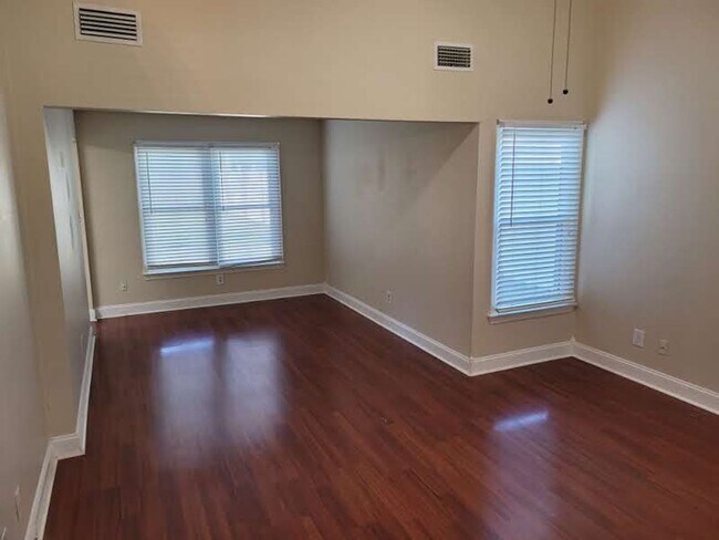 Building Photo - Ocean Lakes Single Family Home Ready for Move In!