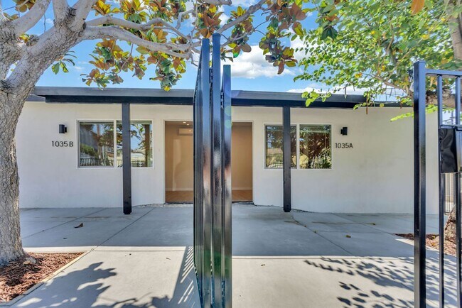 Building Photo - Newly remodeled 2 bed 1 bath with washer &...