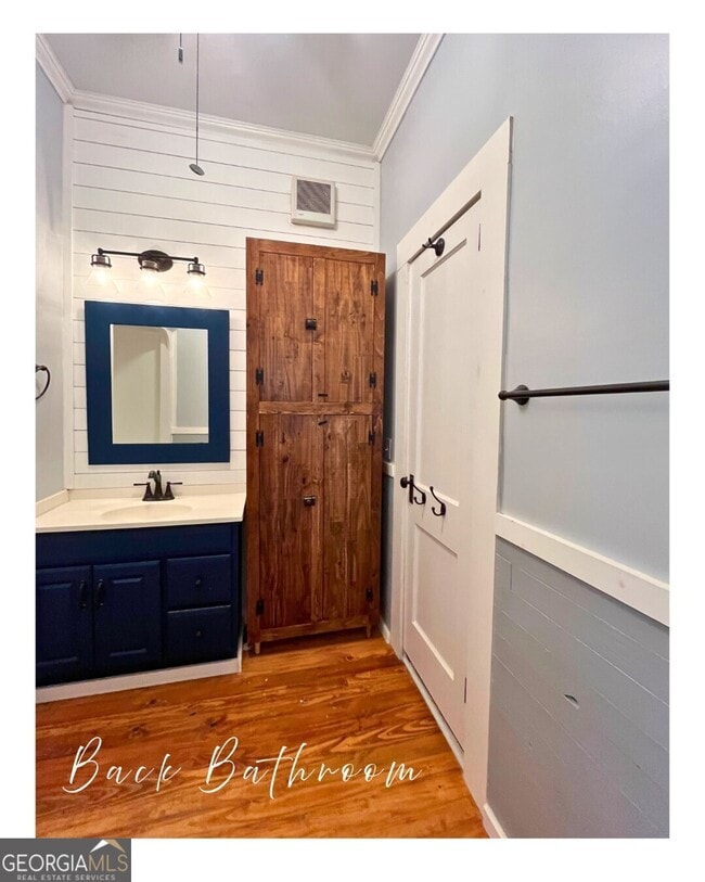 Building Photo - 208 Bartlett St